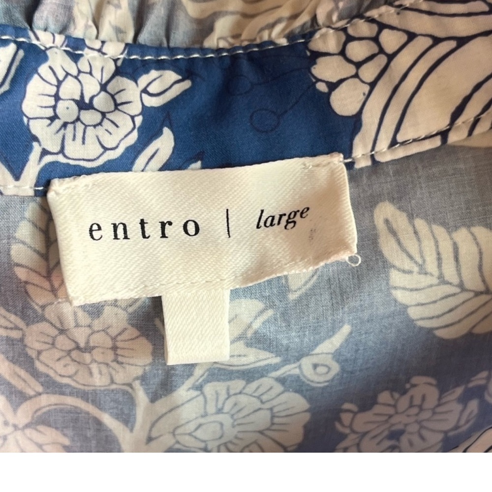 Entro Floral Blue and White Women's Top - Picture 8 of 8